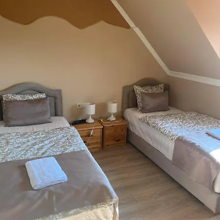 La Curia Panzió Bed and breakfast 3*