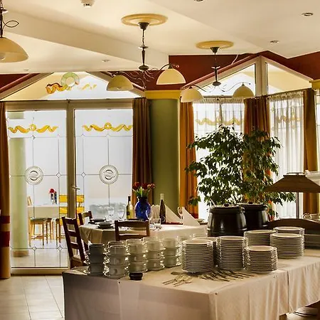 La Curia Panzio 住宿加早餐酒店 Dunaszeg