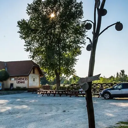 La Curia Panzió Bed and breakfast 3*